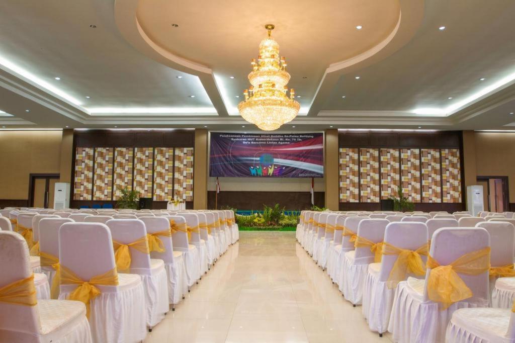 Bahamas Hotel & Resort Tanjung Pandan Εξωτερικό φωτογραφία