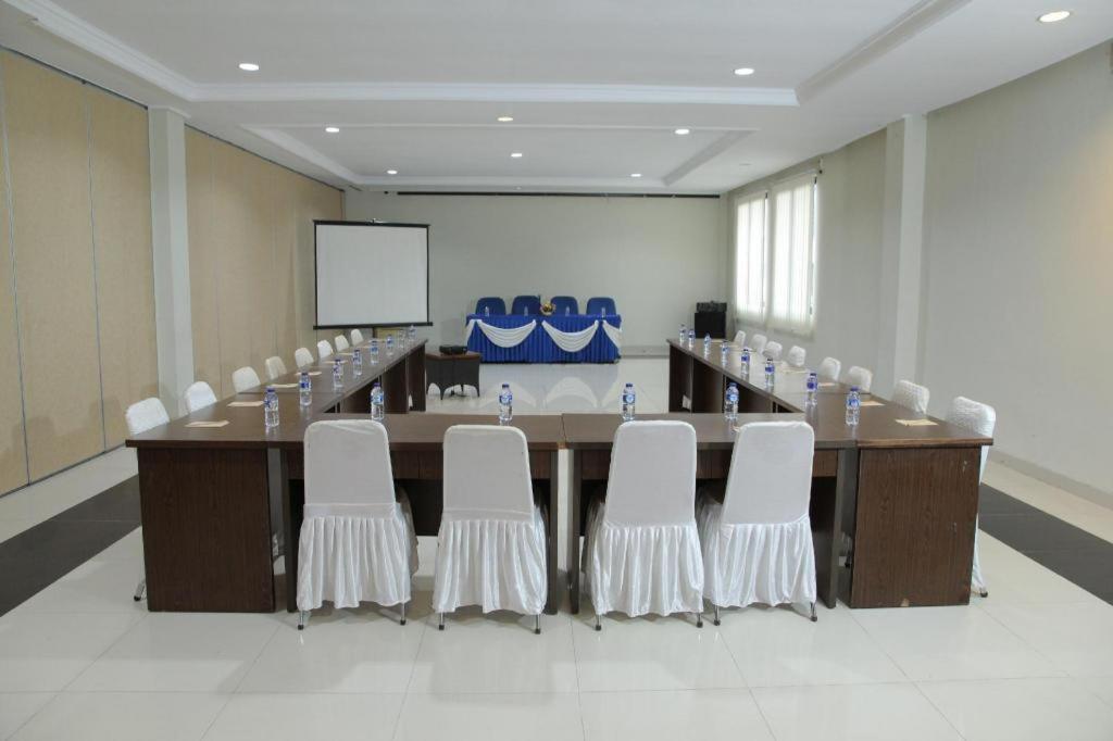 Bahamas Hotel & Resort Tanjung Pandan Εξωτερικό φωτογραφία